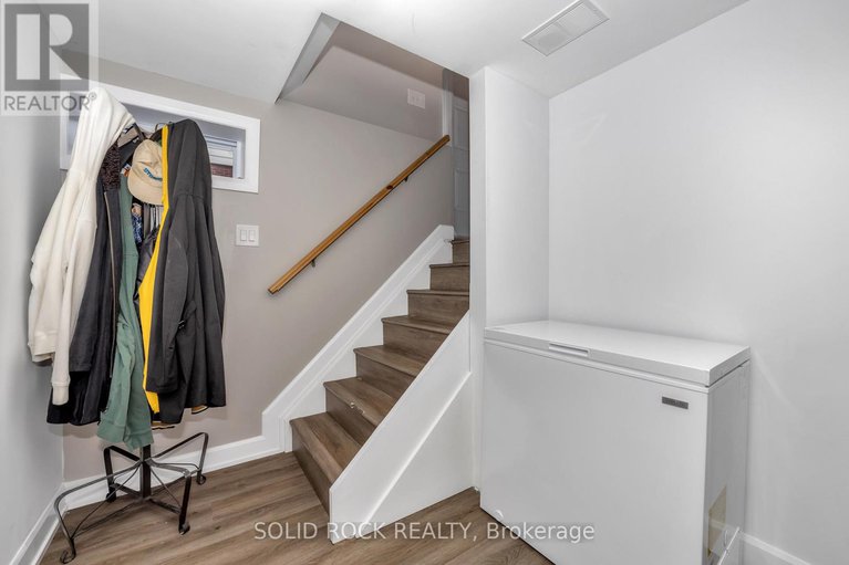 28414092/1229-erindale-drive/copeland-park/ottawa/ontario/K2C2G2_22