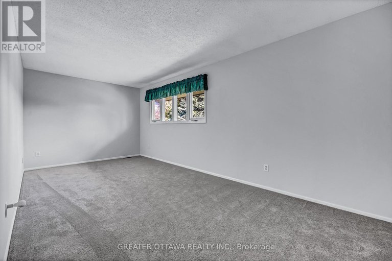 27904178/15-rutherford-crescent-s/beaverbrook/ottawa/ontario/K2K1N1_17