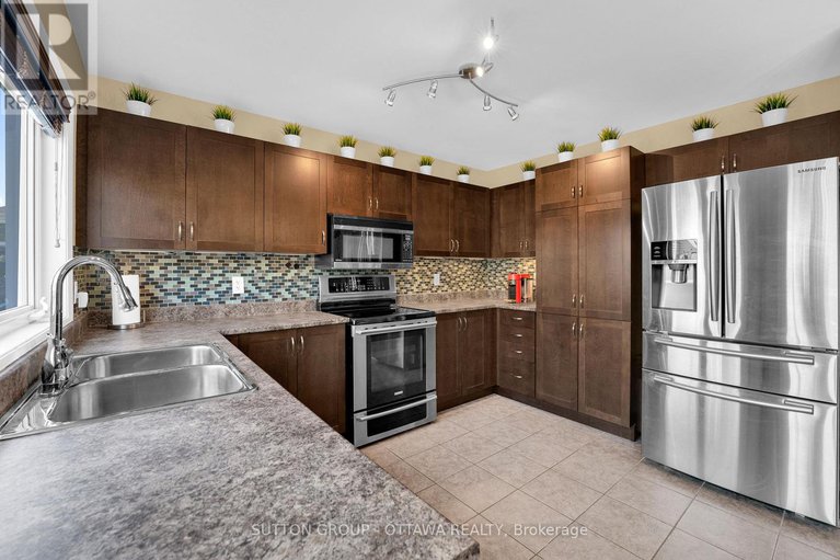 28556143/3596-cambrian-road/half-moon-bay/ottawa/ontario/K2J0S5_12