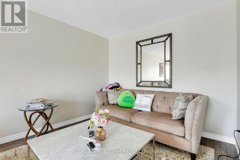 28237115/920-messor-crescent/stittsville-north/ottawa/ontario/K2S0P2_10