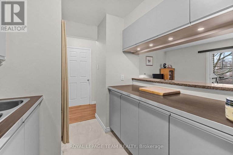 29603328/214-270-brittany-drive/viscount-alexander-park/ottawa/ontario/K1K4M3_11