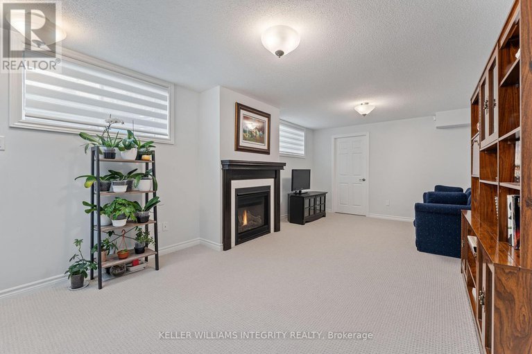 28418654/322-lipizzaner-street/stittsville-south/ottawa/ontario/K2S0X9_21