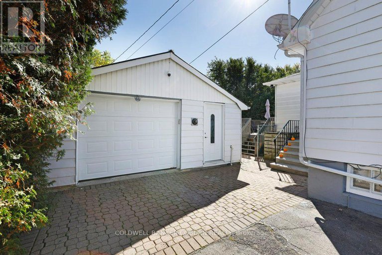 28976426/12-maple-avenue/iroquois/south-dundas/ontario/K0E1K0_5