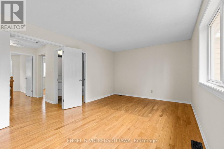 28573649/1129-chimney-hill-way/beacon-hill-south/ottawa/ontario/K1J8Z7_22