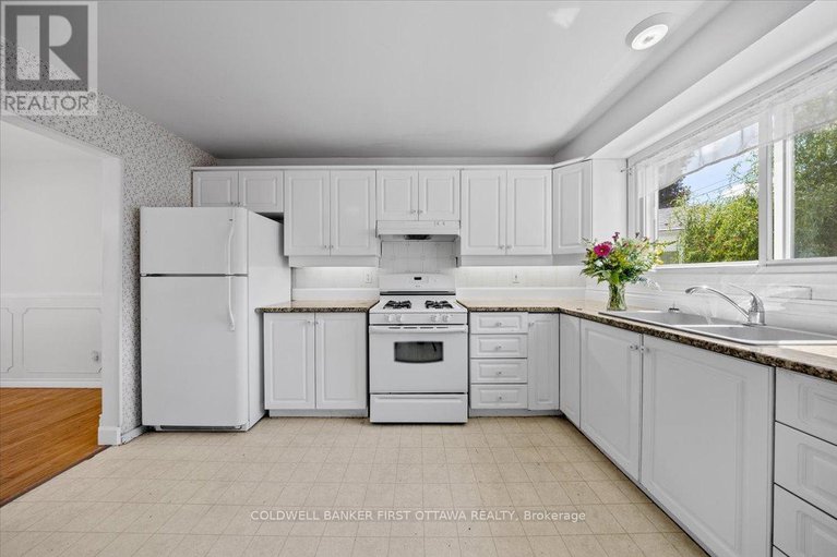 28767158/2326-harding-road/elmvale-acresurbandale/ottawa/ontario/K1G3B9_5