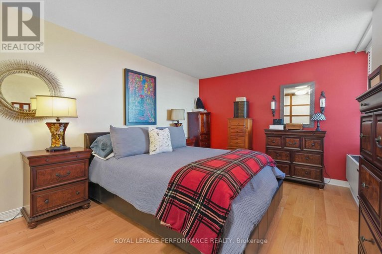 29666803/1003-71-somerset-street-w/ottawa-centregolden-triangle/ottawa/ontario/K2P2G2_33