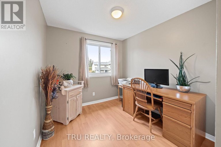 29611395/256-hoylake-crescent/bilberry-creekqueenswood-heights/ottawa/ontario/K1E2M8_33