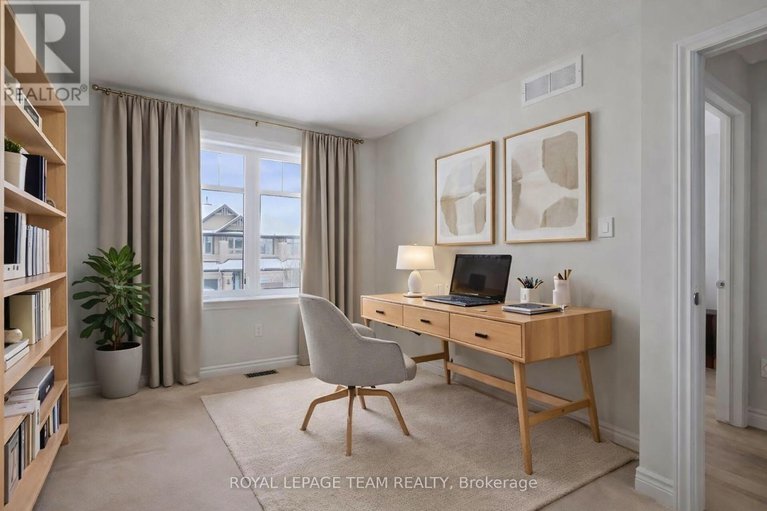 29255822/211-butterfly-walk/mer-bleuebradley-estatesanderson-park/ottawa/ontario/K1W0G6_32