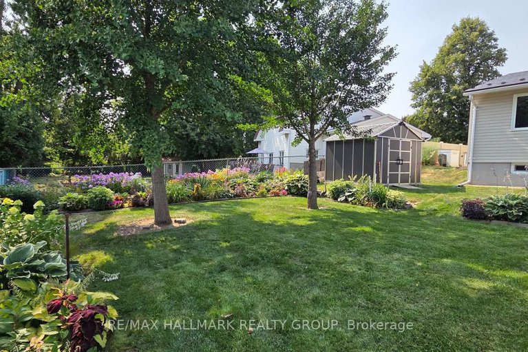 29090721/1366-metz-crescent/carson-grove/ottawa/ontario/K1K3Z5_28