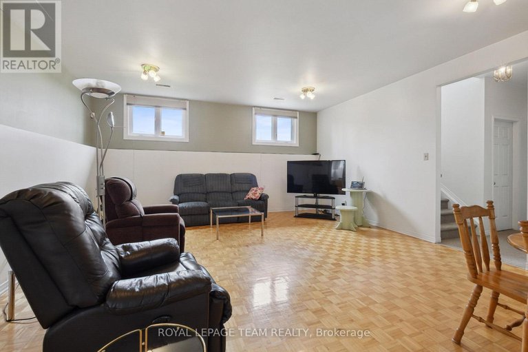 28816366/8665-russell-road/sarsfieldbearbrook/ottawa/ontario/K4B0J7_22