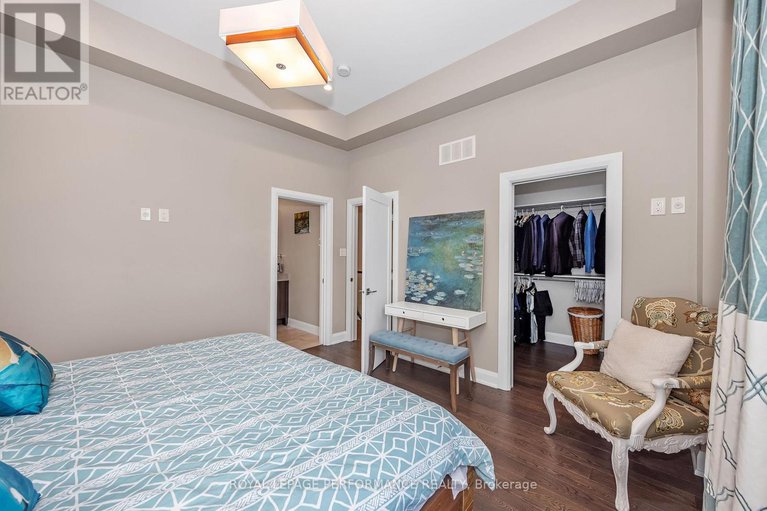 29438323/383-princeton-avenue/mckellarhighland/ottawa/ontario/K2A4E1_20