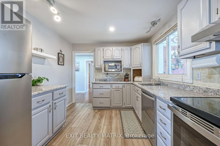 28875477/90-chesterton-drive/borden-farmstewart-farmcarleton-heightsparkwood-hills/ottawa/ontario/K2E5T6_8
