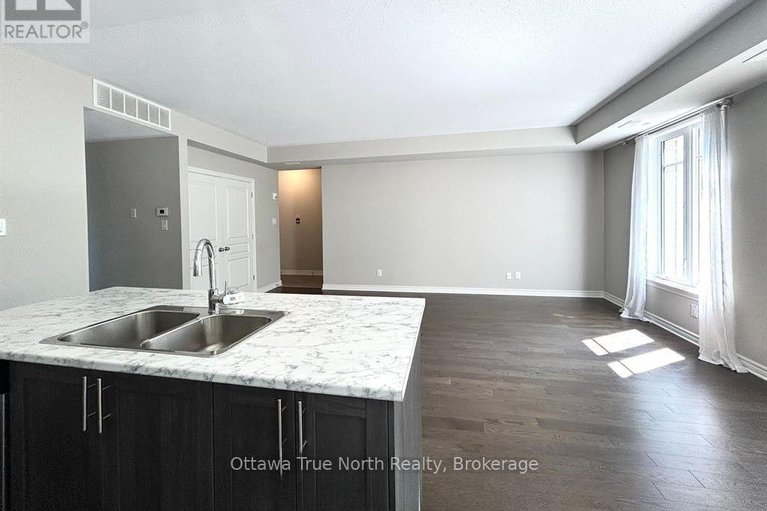 29168510/30-1032-beryl-private/riverside-southgloucester-glen/ottawa/ontario/K1V2M4_5