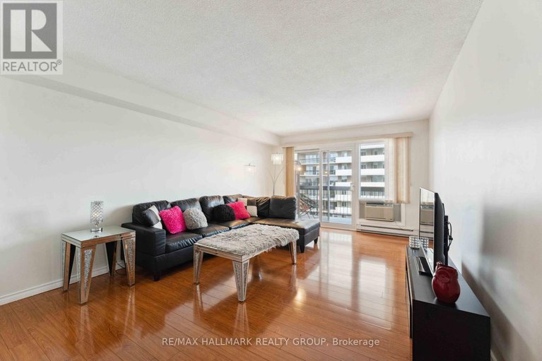 28414762/158c-mcarthur-avenue-s/vanier/ottawa/ontario/K1L8E7_8