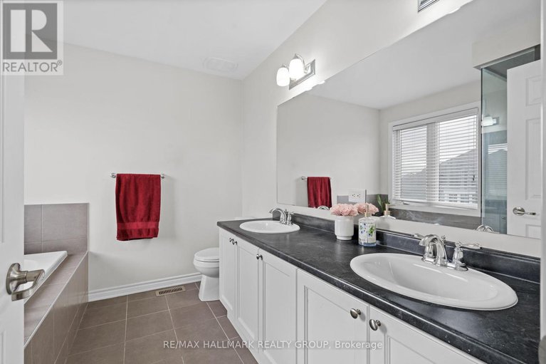 28653089/716-summergaze-street/emerald-meadowstrailwest/ottawa/ontario/K2M0L4_31