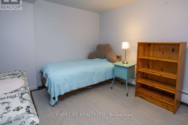 29386646/73-hobart-crescent/sheahan-estatestrend-village/ottawa/ontario/K2H5S3_37