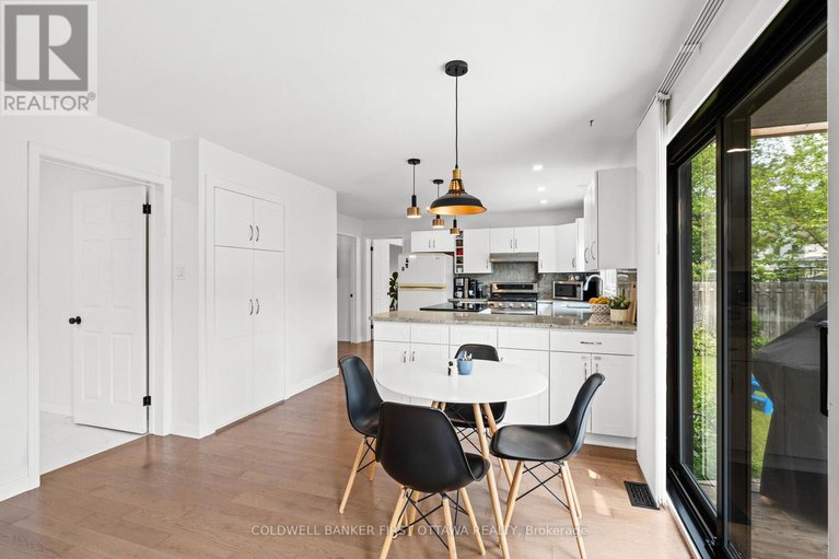 28427469/2722-wyldewood-street/emerald-woodssawmill-creek/ottawa/ontario/K1T2R9_17