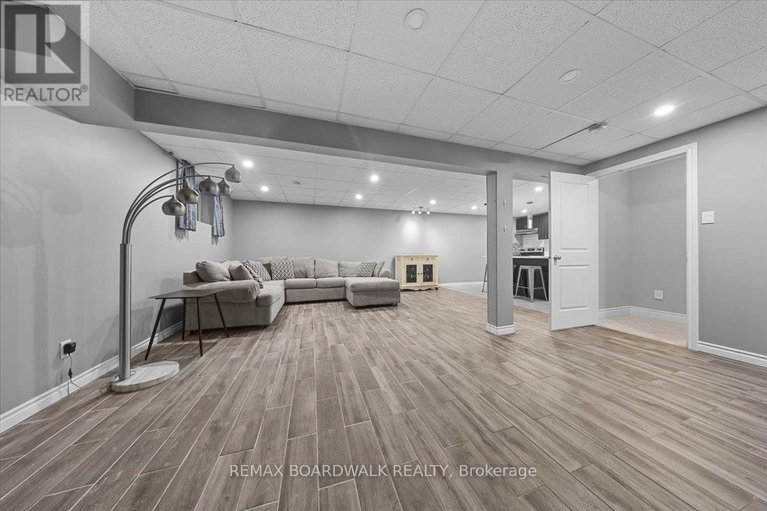 29612405/279-sceptre-way/emerald-meadowstrailwest/ottawa/ontario/K2V0C6_29