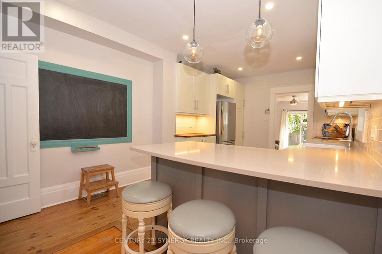 28811238/47-roslyn-avenue/old-ottawa-south/ottawa/ontario/K1S4W2_16