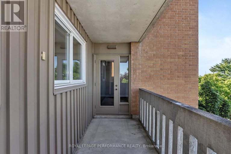 28570887/521-1599-lassiter-terrace/beaconwood/ottawa/ontario/K1J8R6_15