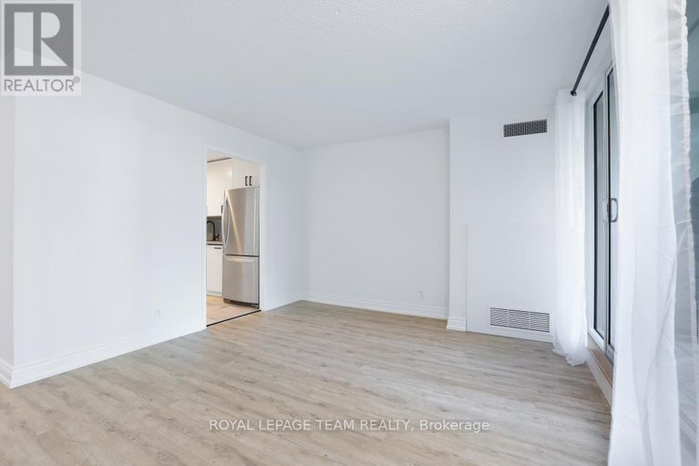 28892273/113-2951-riverside-drive/mooneys-bayriverside-park/ottawa/ontario/K1V8W6_17