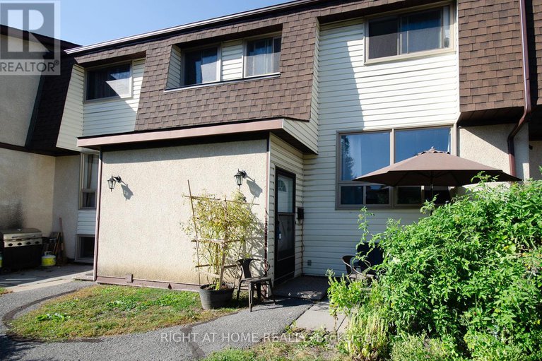 28927993/53-2640-draper-avenue/redwood-park/ottawa/ontario/K2H8V3_1