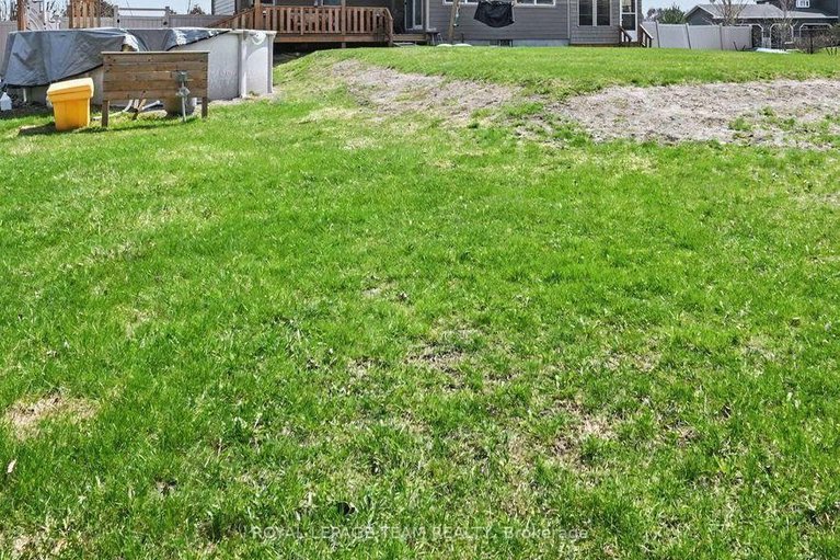 29646950/121-grasshopper-lane/kanata-north-east/ottawa/ontario/K0A1T0_28