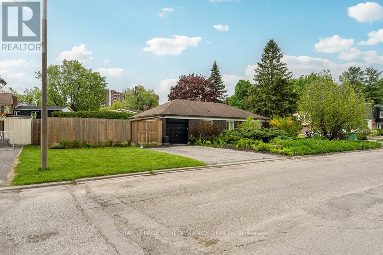 27687403/1932-marquis-avenue/ottawa/ontario/K1J8J2_3