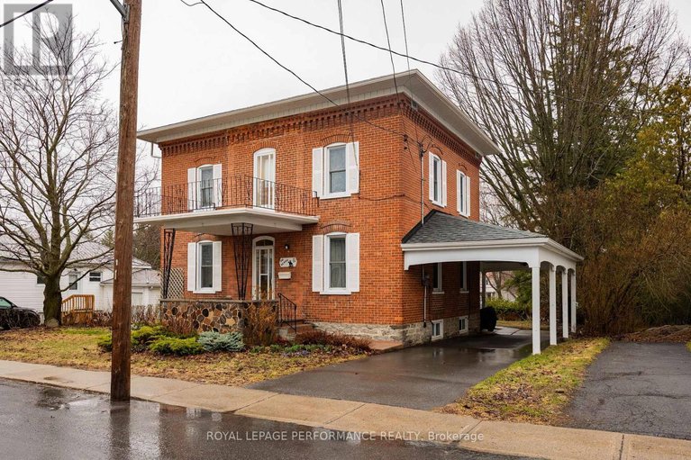 29632412/11-peter-street/maxville/north-glengarry/ontario/K0C1T0_1