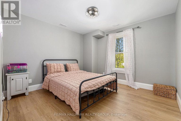 28634699/33-river-road/mcnabbraeside-twps/mcnabbraeside/ontario/K7S1R3_21