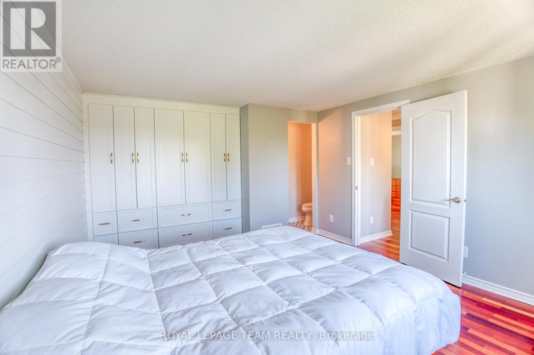 28311456/23-tulane-crescent/on-the-green/ottawa/ontario/K2J2G2_12