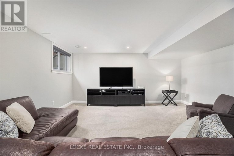 28596874/517-pimiwidon-street/cfb-rockcliffe-and-area/ottawa/ontario/K1K5A1_40
