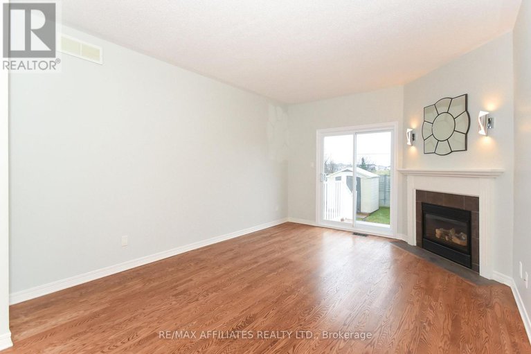 28479227/1980-scully-way-s/fallingbrookgardenway-south/ottawa/ontario/K4A4H2_13