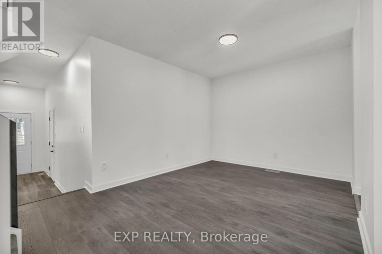 28543966/423-hillsboro-private/emerald-meadowstrailwest/ottawa/ontario/K2M3A7_6