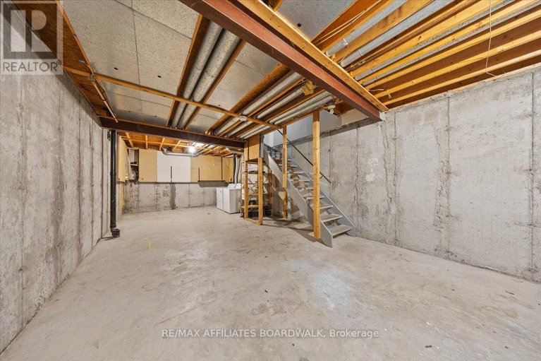 29211965/6482-bilberry-drive-w/convent-glen-north/ottawa/ontario/K1C4N8_34