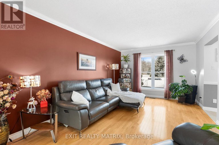 29302763/1322-du-gouverneur-drive/cumberland-ridge/ottawa/ontario/K4C1E2_16