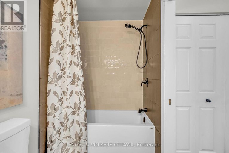 28314579/7359-marcella-drive/osgoode-twp-north-of-reg-rd-6/ottawa/ontario/K4P1P7_17