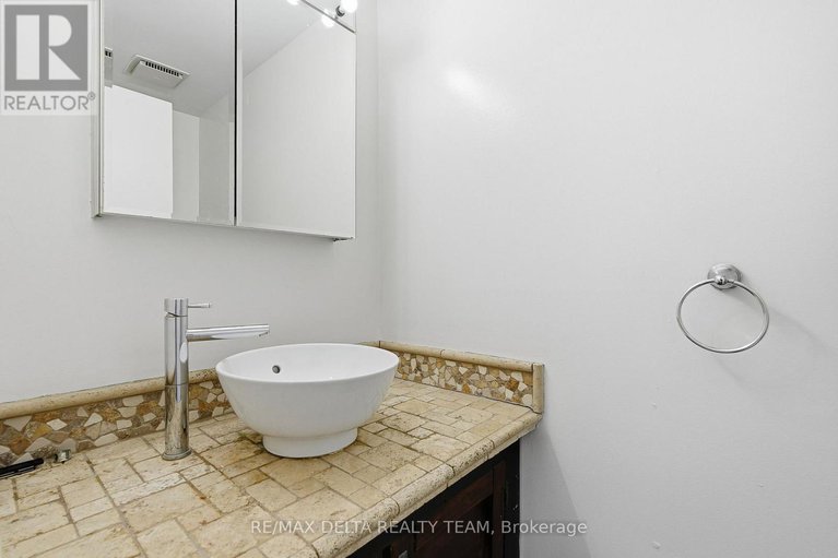 29339118/7877-jeanne-darc-boulevard-n/orleans-wood/ottawa/ontario/K1C2J1_5