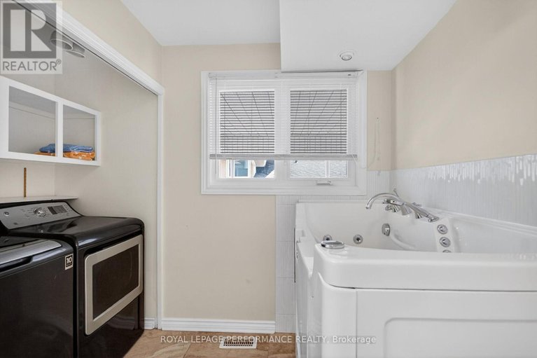 29602212/1879-sharel-drive/urbandale-acres/ottawa/ontario/K1H6W3_16