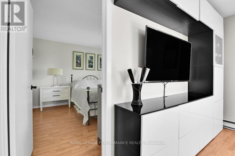28528107/409-250-brittany-drive/viscount-alexander-park/ottawa/ontario/K1K4M1_12