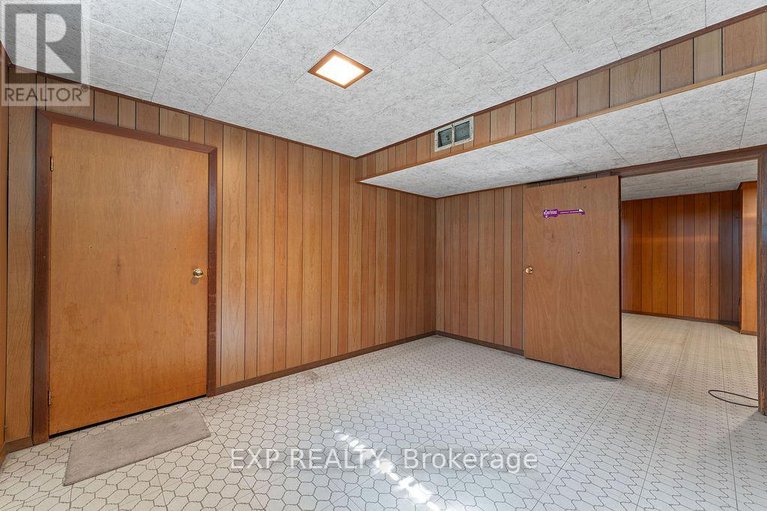 28779116/2536-roman-avenue/queensway-terrace-north/ottawa/ontario/K2B7X9_25