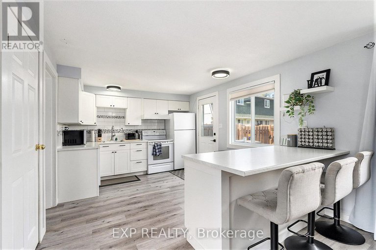 28484496/d-1520-beaverpond-drive/pineview/ottawa/ontario/K1B3R9_12