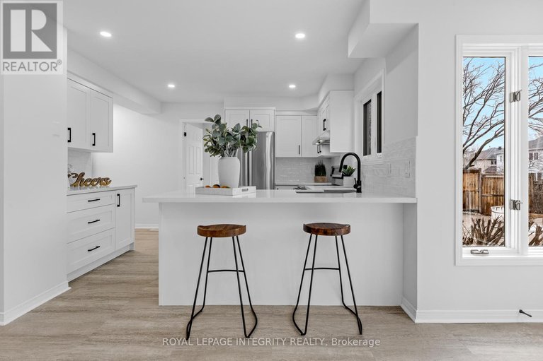 29622536/18-shipley-crescent/stittsville-central/ottawa/ontario/K2S1R2_14