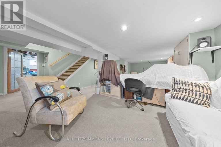 29668585/564-tweedsmuir-avenue/westborohampton-park/ottawa/ontario/K1Z5P2_31