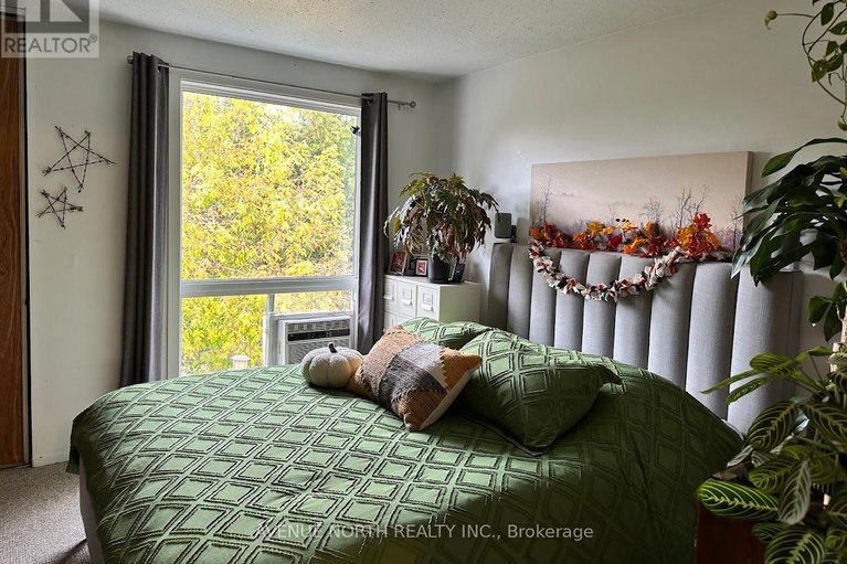 29033827/1414-foxwell-street/pineview/ottawa/ontario/K1B5J4_13