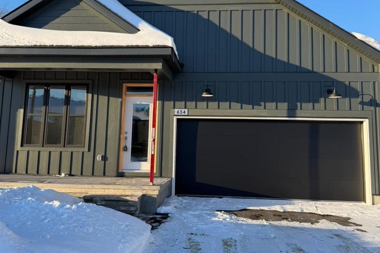 29285478/654-fisher-street/north-grenville-twp-kemptville-south/north-grenville/ontario/K0G1J0_1