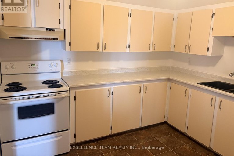 29464236/220-kenyon-street/alexandria/north-glengarry/ontario/K0C1A0_5