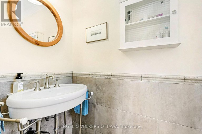 29141699/13-welkin-crescent/borden-farmstewart-farmcarleton-heightsparkwood-hills/ottawa/ontario/K2E5M4_15