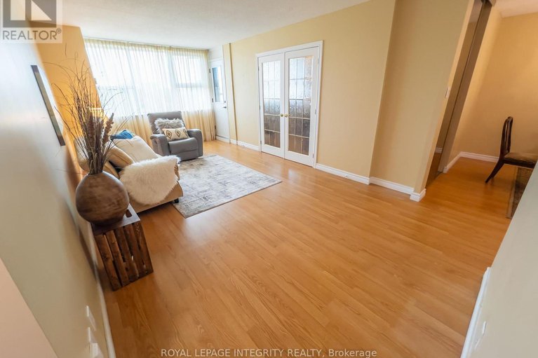 29173938/1008-555-brittany-drive/viscount-alexander-park/ottawa/ontario/K1K4C5_11