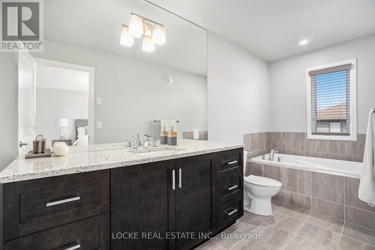 28596874/517-pimiwidon-street/cfb-rockcliffe-and-area/ottawa/ontario/K1K5A1_26